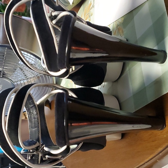 Fergie beautiful heels - Picture 6 of 8